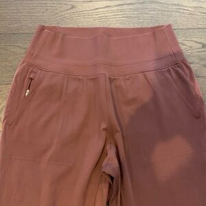 Athleta Venice spice colored joggers in size medium
